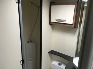 Motorhome with alcove - Bath