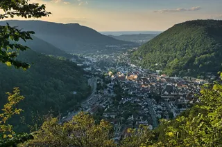 Aussicht von einem Berg ins Tal