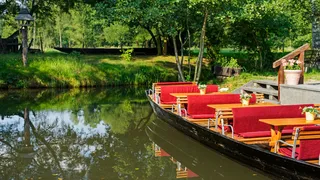 Kahn with red ceilings in the Spree: Must-Do at the Spreewald Camping am See