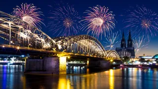 A New Year's Eve party with large fireworks in Cologne - some other beautiful places for the New Year's Camping.