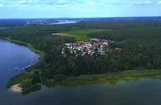 Ein See von oben
